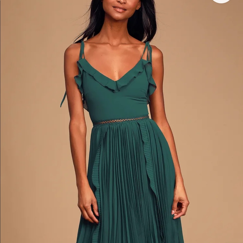 Lulus emerald green pleated midi dress